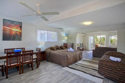 Regency Waterfront Noosa Aparthotel Нусавил Екстериор снимка